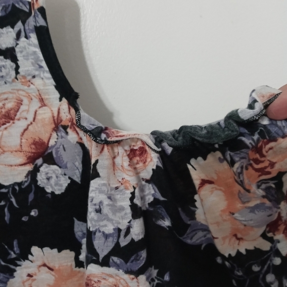 Free Kisses Cold shoulder floral Pullover Blouse - Picture 3 of 8
